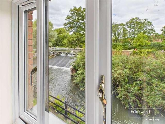 2 bed flat for sale