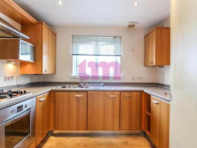 2 bed flat for sale