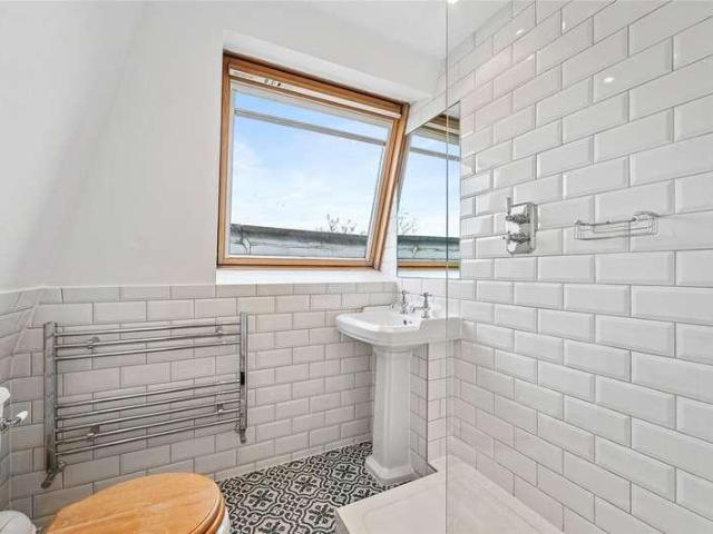 2 bed flat for sale