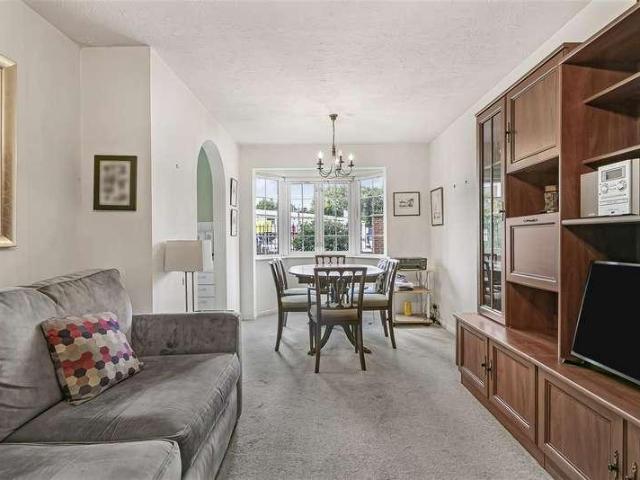 2 bed flat for sale
