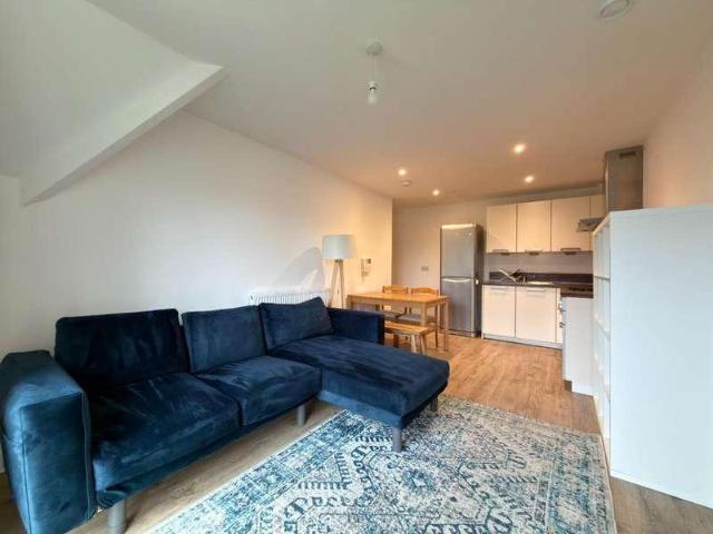 2 bed flat for sale