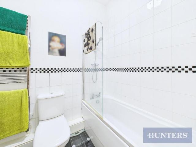 2 bed flat for sale