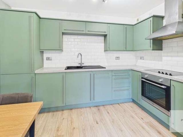 2 bed flat for sale