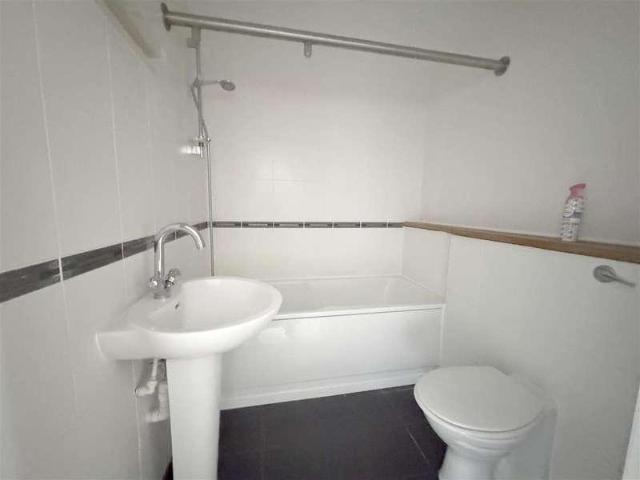 2 bed flat for sale