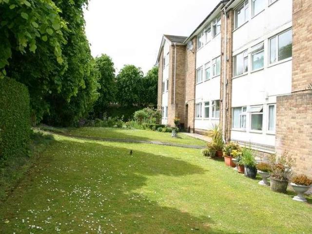 2 bed flat for sale