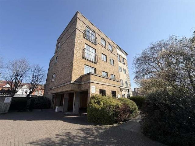 2 bed flat for sale