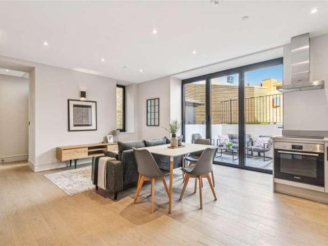 2 bed flat for sale