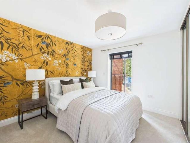 2 bed flat for sale