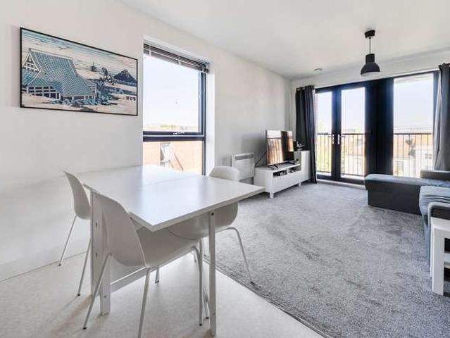 2 bed flat for sale