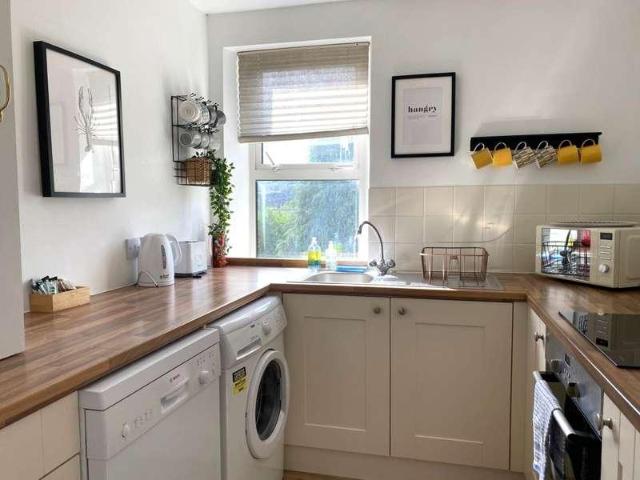 2 bed flat for sale