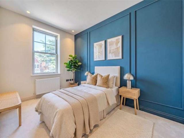 2 bed flat for sale