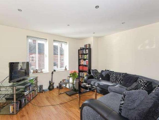 2 bed flat for sale