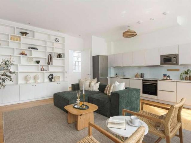 2 bed flat for sale