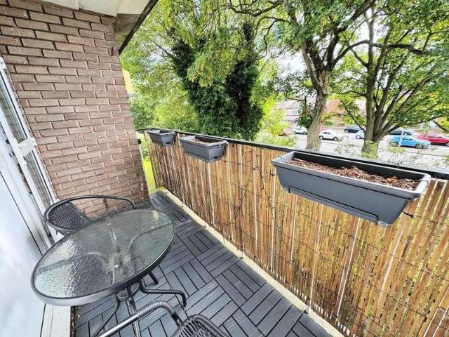 2 bed flat for sale
