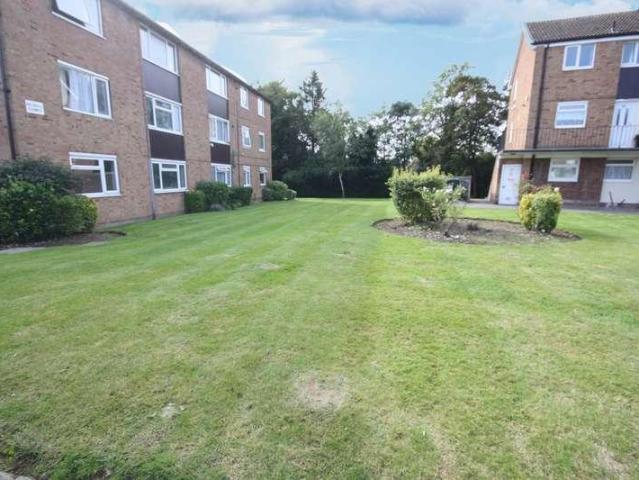 2 bed flat for sale