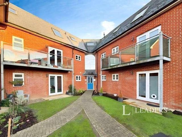 2 bed flat for sale