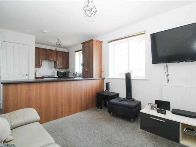 2 bed flat for sale