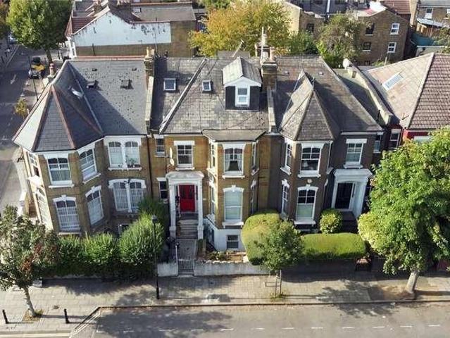 2 bed flat for sale
