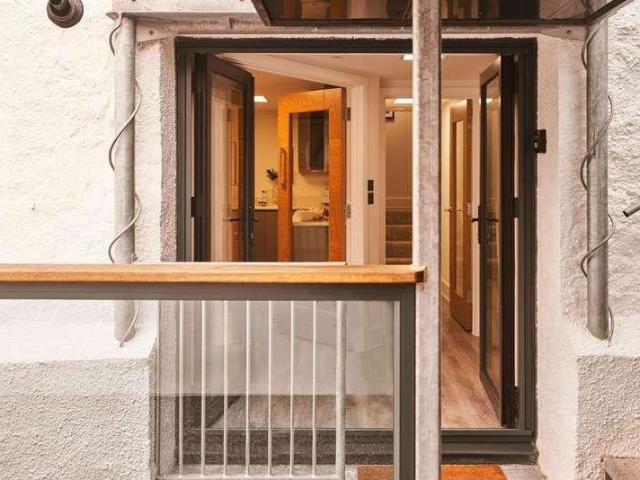 2 bed flat for sale