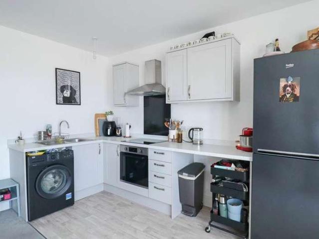 2 bed flat for sale