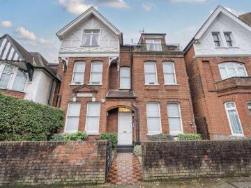 2 bed flat for sale