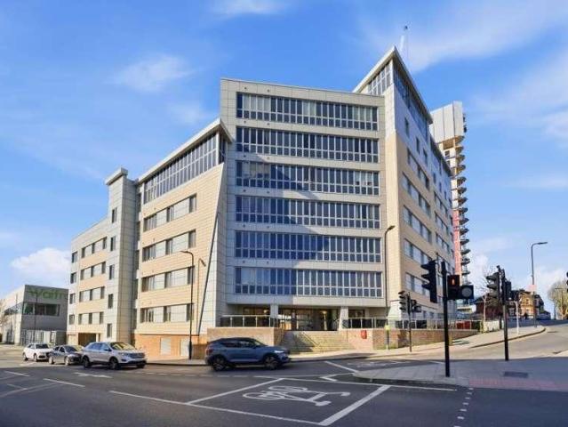 2 bed flat for sale