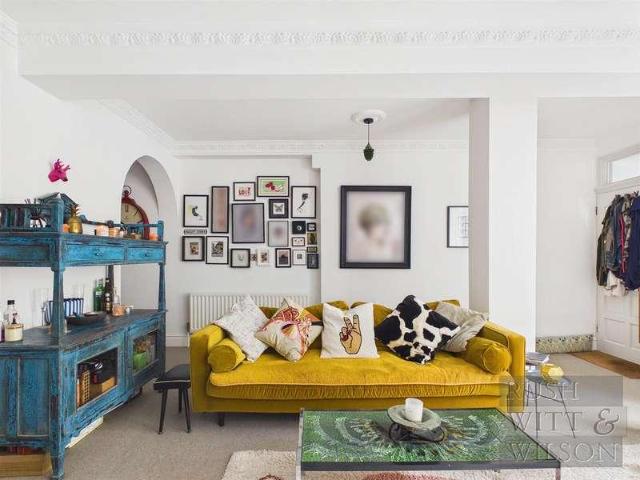 2 bed flat for sale