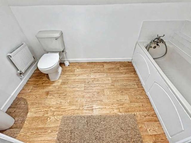2 bed flat for sale