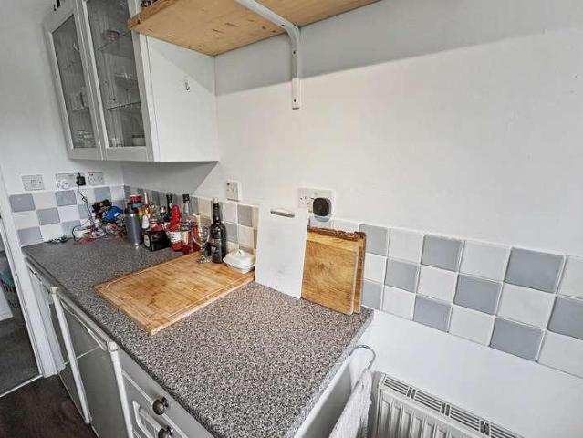 2 bed flat for sale