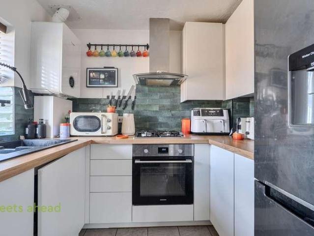 2 bed flat for sale