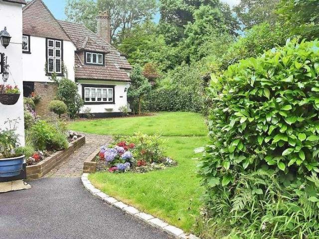 2 bed flat for sale