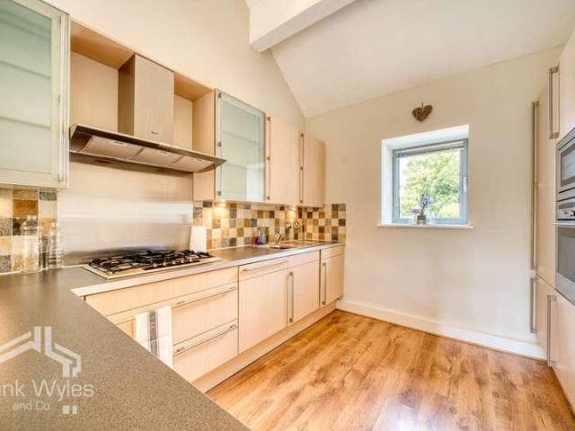 2 bed flat for sale