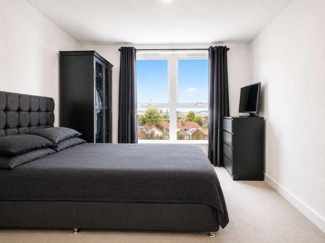 2 bed flat for sale