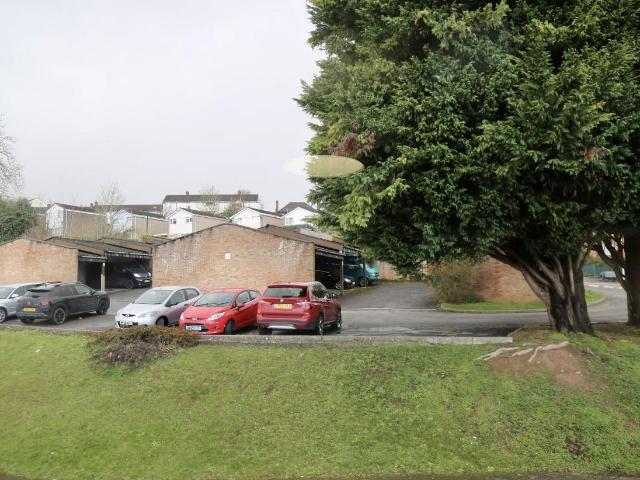 2 bed flat for sale