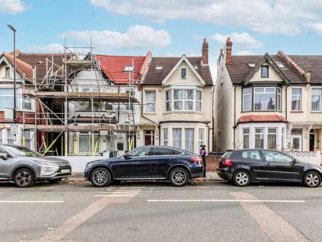 2 bed flat for sale