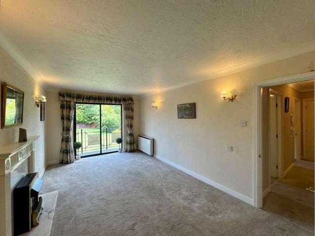 2 bed flat for sale