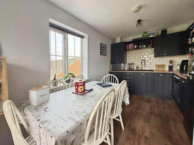 2 bed flat for sale