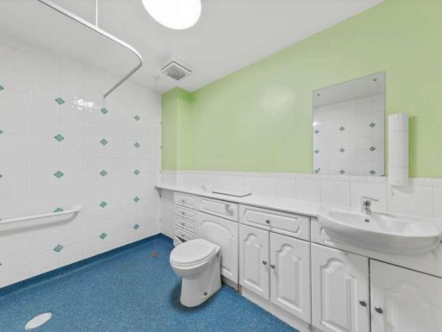 2 bed flat for sale