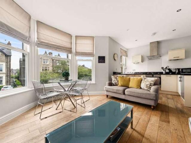 2 bed flat for sale