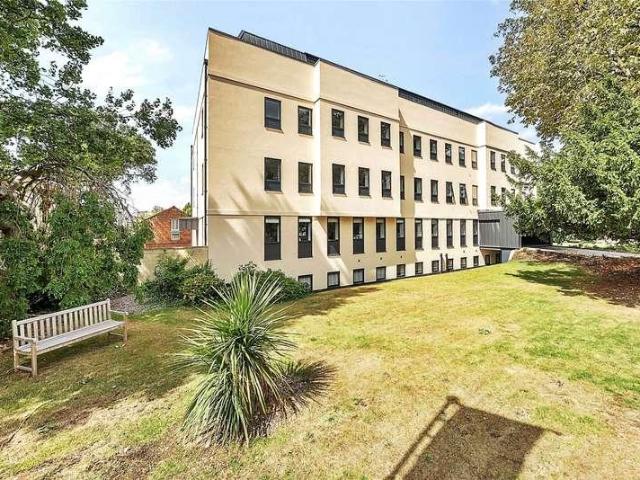 2 bed flat for sale