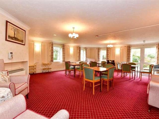 2 bed flat for sale
