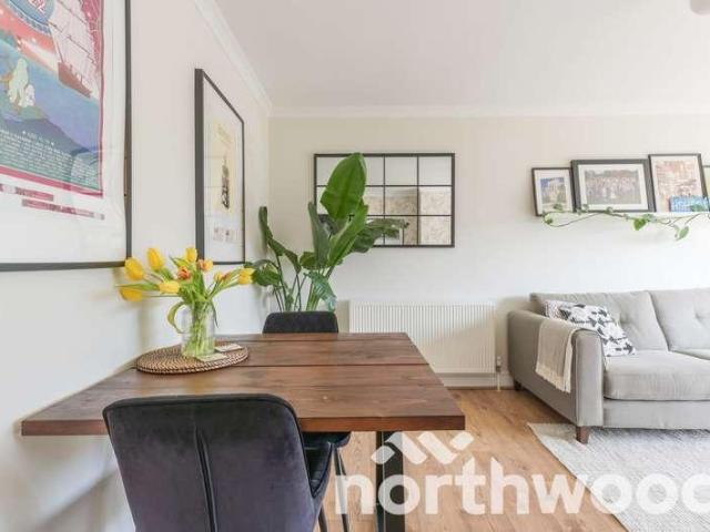 2 bed flat for sale