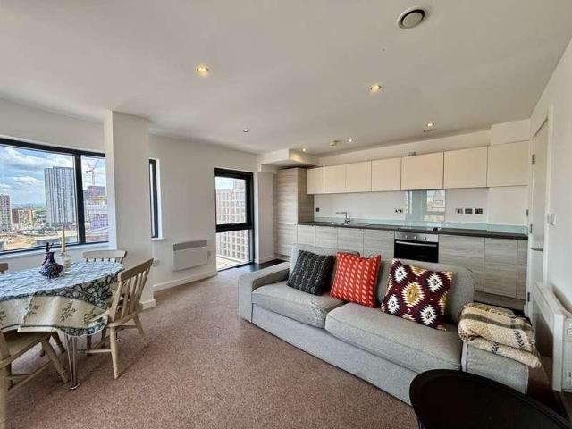 2 bed flat for sale