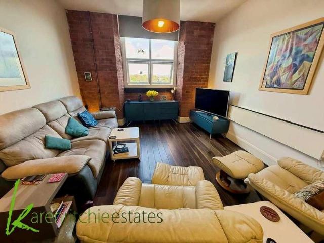 2 bed flat for sale