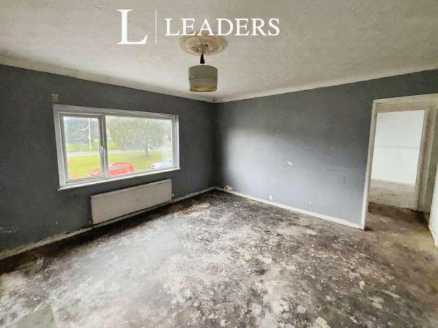 2 bed flat for sale