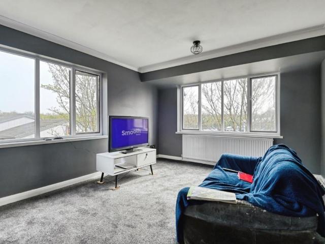 2 bed flat for sale