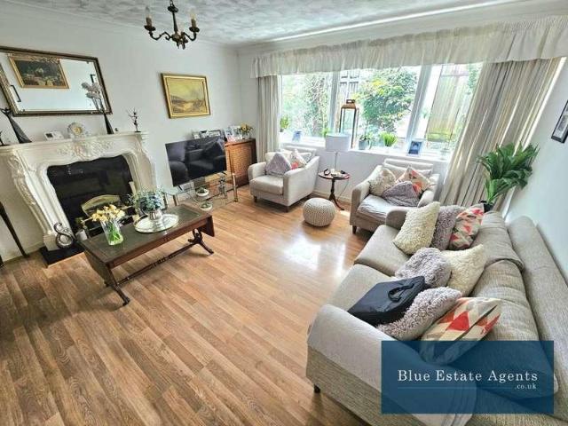 2 bed flat for sale