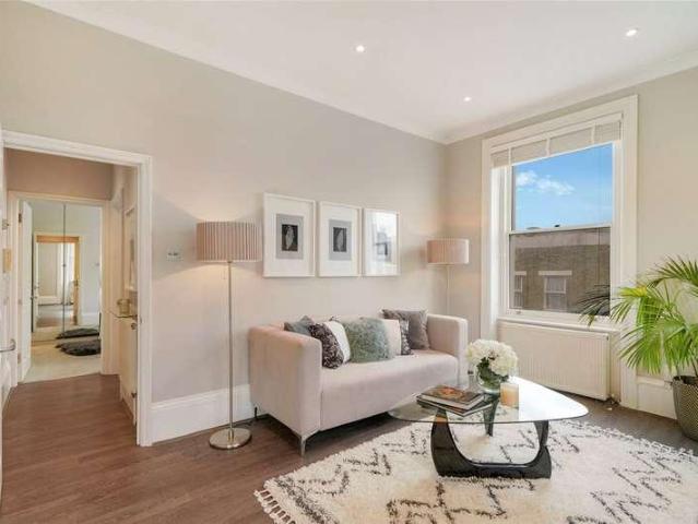 2 bed flat for sale