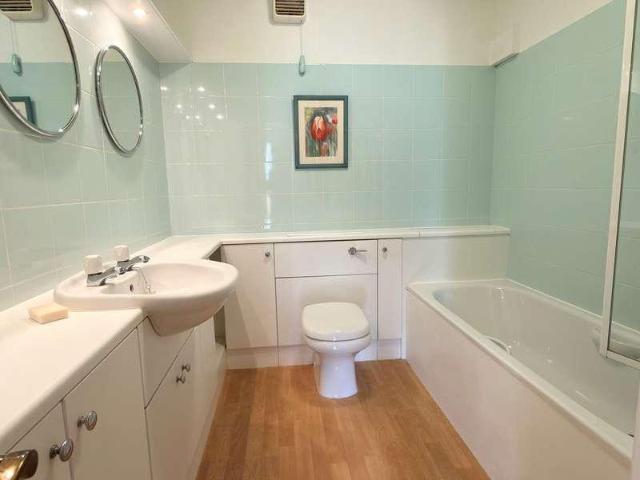 2 bed flat for sale