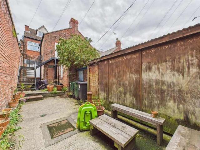 2 bed flat for sale